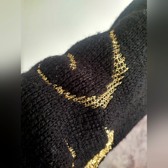 Vintage 80s Style Sweater Shimmery Gold Swirls - Picture 10 of 11
